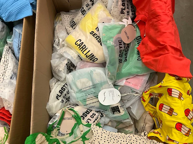 Partij kinderkleding - afbeelding 9 van  10