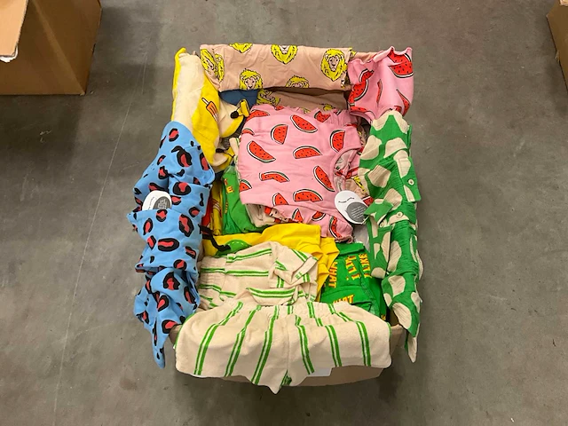 Partij kinderkleding - afbeelding 1 van  8