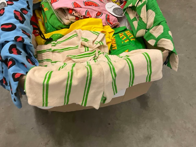 Partij kinderkleding - afbeelding 3 van  8