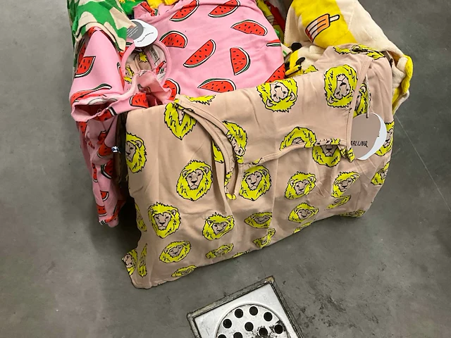 Partij kinderkleding - afbeelding 5 van  8