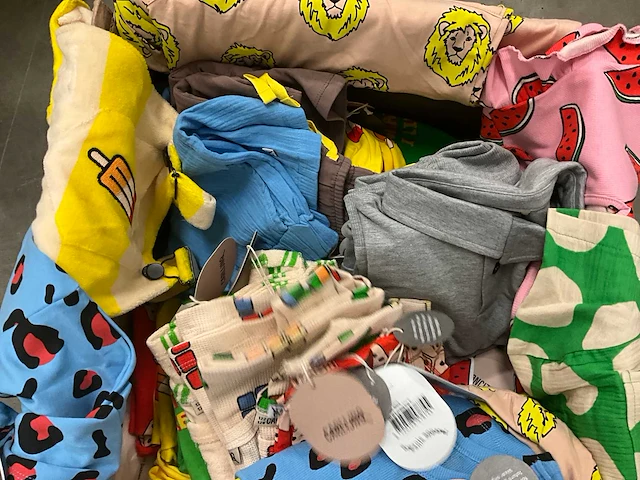 Partij kinderkleding - afbeelding 7 van  8