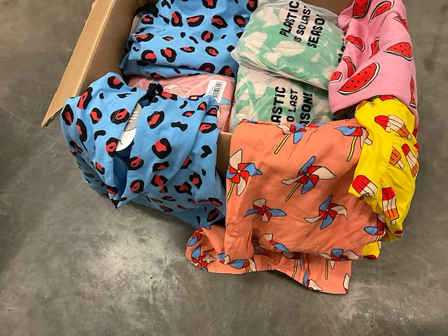 Partij kinderkleding - afbeelding 2 van  6