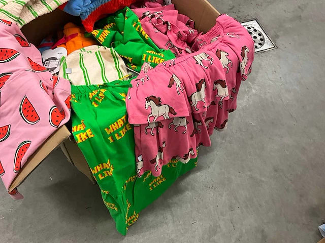 Partij kinderkleding - afbeelding 4 van  8
