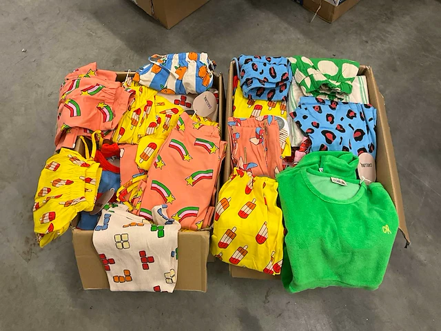 Partij kinderkleding - afbeelding 1 van  7