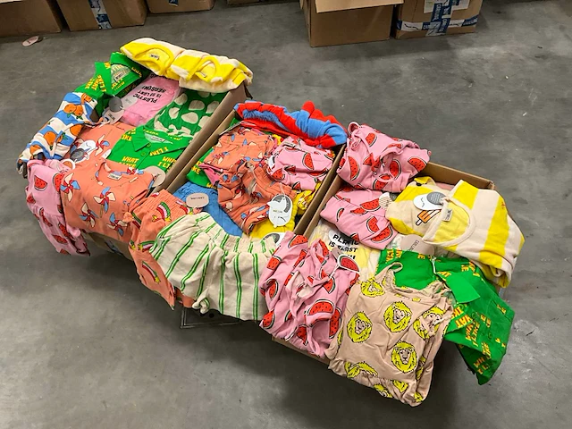 Partij kinderkleding - afbeelding 5 van  12