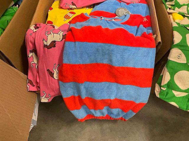 Partij kinderkleding - afbeelding 2 van  9