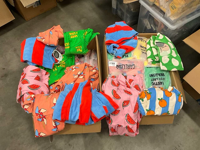 Partij kinderkleding - afbeelding 1 van  8