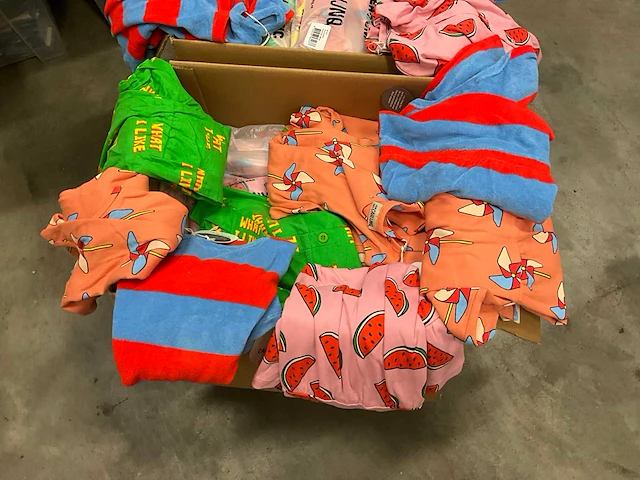 Partij kinderkleding - afbeelding 2 van  8