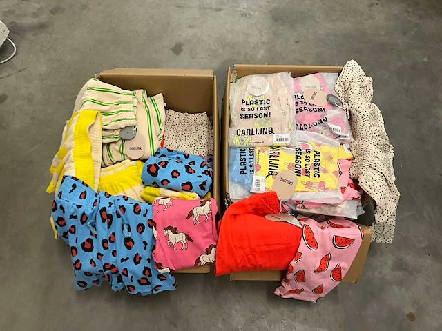 Partij kinderkleding - afbeelding 1 van  9