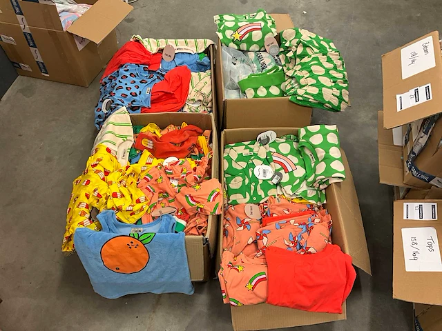 Partij kinderkleding - afbeelding 1 van  14