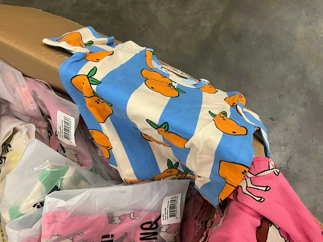 Partij kinderkleding - afbeelding 6 van  7