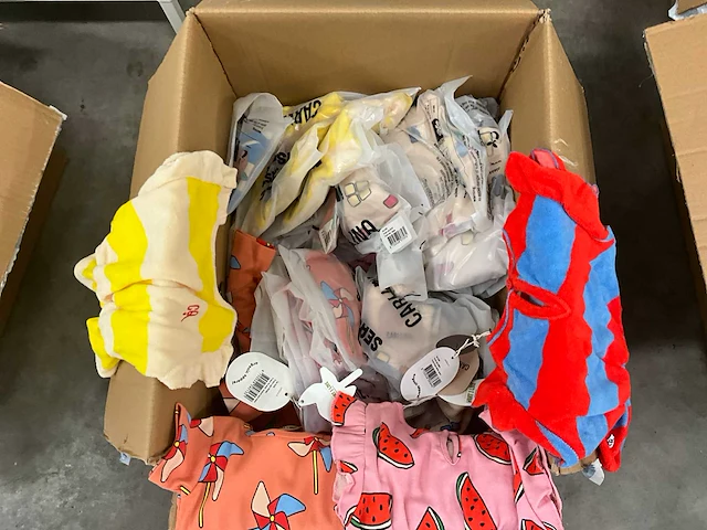 Partij kinderkleding - afbeelding 2 van  7
