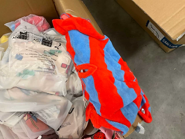 Partij kinderkleding - afbeelding 6 van  7