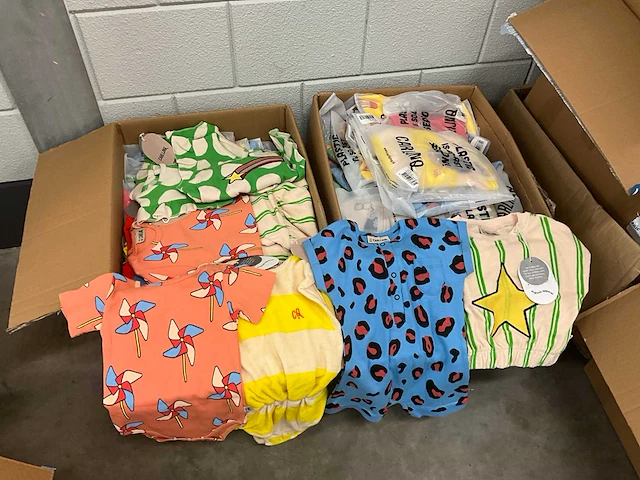 Partij kinderkleding - afbeelding 1 van  10