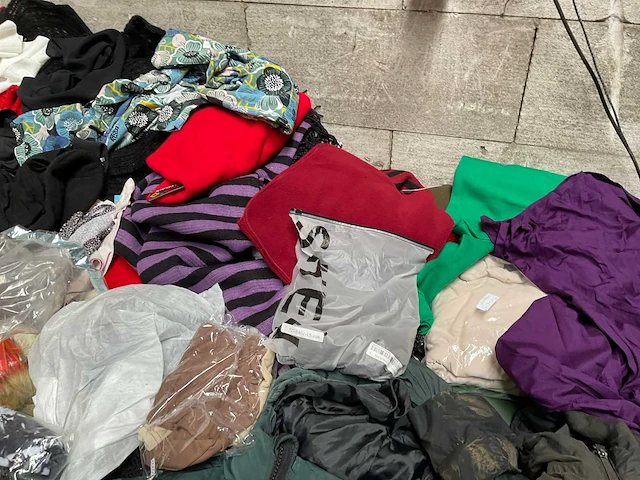 Partij kleding (150x) - afbeelding 9 van  19