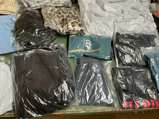 Partij kleding (150x) - afbeelding 14 van  19