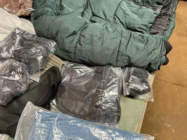 Partij kleding (150x) - afbeelding 19 van  19