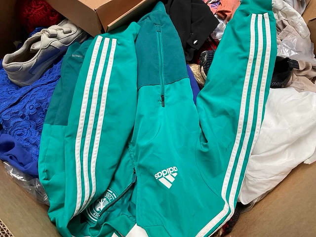 Partij kleding (350x) - afbeelding 4 van  10