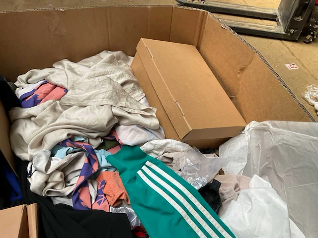 Partij kleding (350x) - afbeelding 8 van  10