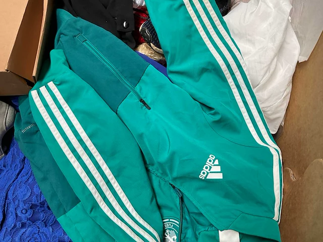 Partij kleding (350x) - afbeelding 9 van  10