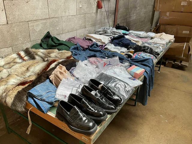 Partij kleding (45x) - afbeelding 1 van  18