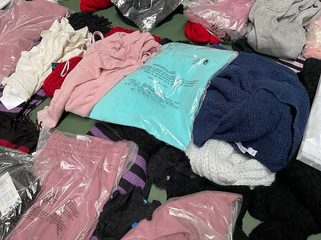 Partij kleding (80x) - afbeelding 2 van  17