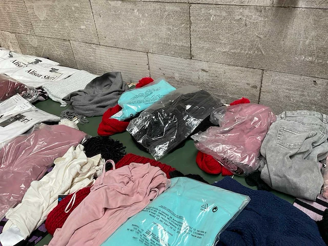 Partij kleding (80x) - afbeelding 17 van  17