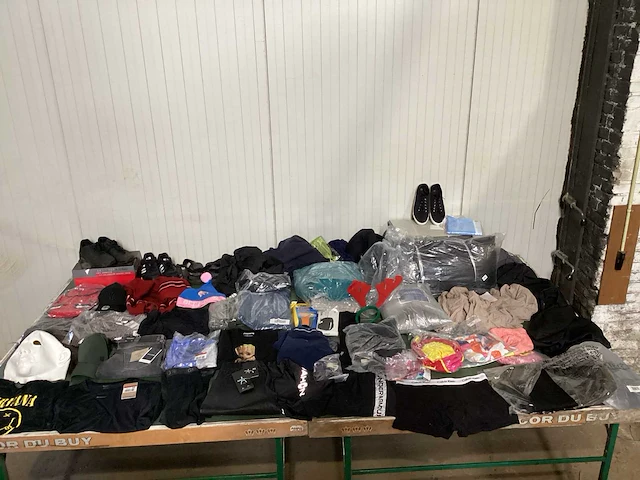 Partij kleding (ca. 100 st.) - afbeelding 1 van  23