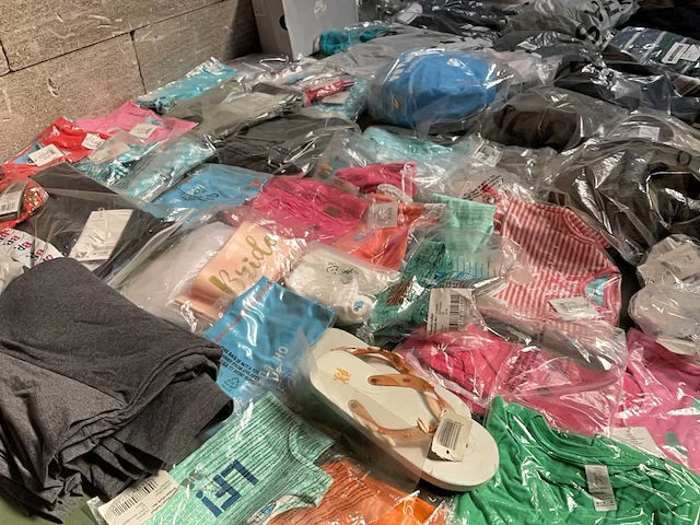Partij kleding (ca. 1000 st.) - afbeelding 4 van  22
