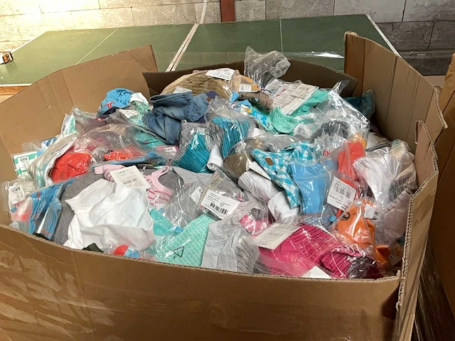 Partij kleding (ca. 1000 st.) - afbeelding 14 van  22