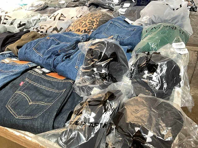 Partij kleding (ca. 1000 st.) - afbeelding 12 van  22