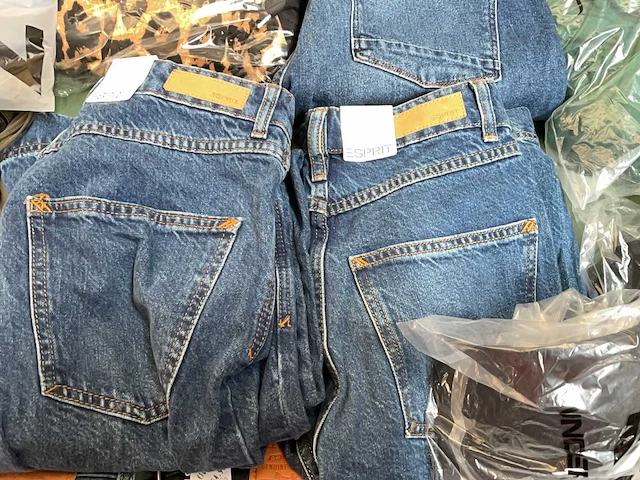 Partij kleding (ca. 1000 st.) - afbeelding 19 van  22