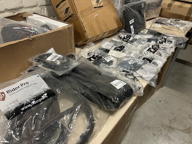 Partij kleding en accessoires voor paardensport ca. 25x rider pro, rts - afbeelding 1 van  11