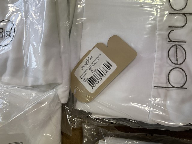 Partij kleding, lower east, berydale - afbeelding 4 van  7