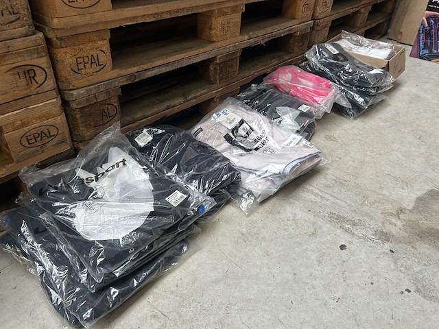 Partij kleding w.o. boxershorts, dameslegging, langlaufbroek ultrasport, lower east, berydale - afbeelding 1 van  9