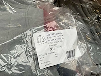 Partij kleding - afbeelding 7 van  8