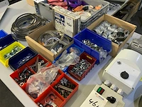 Partij klemmen en diversen - afbeelding 1 van  3