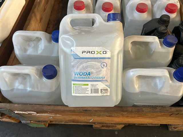 Partij koelmiddel, olie en gedemineraliseerd water (26x) - afbeelding 2 van  6