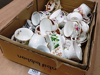 Partij kop en schotels w.o. royal albert - afbeelding 1 van  5