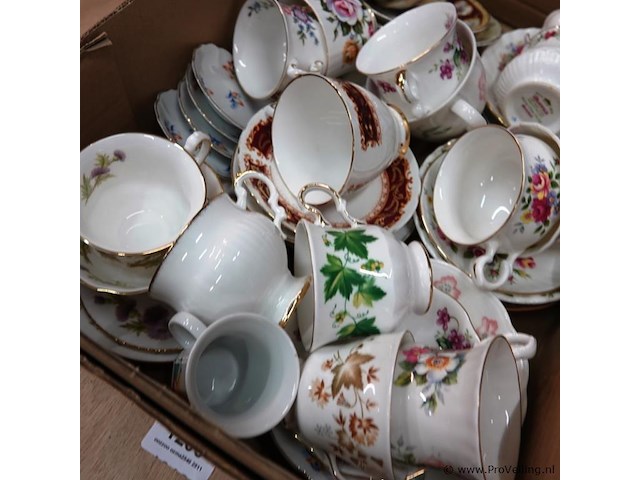 Partij kop en schotels w.o. royal albert - afbeelding 3 van  5