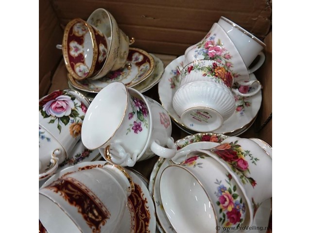 Partij kop en schotels w.o. royal albert - afbeelding 4 van  5