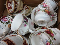 Partij kop en schotels w.o. royal albert - afbeelding 4 van  5