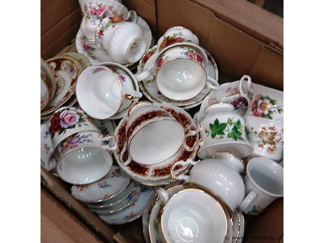 Partij kop en schotels w.o. royal albert - afbeelding 5 van  5