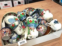 Partij kop en schotels - afbeelding 1 van  5