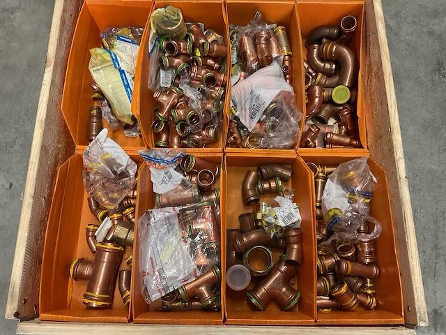 Partij koperen persfittingen - afbeelding 8 van  15