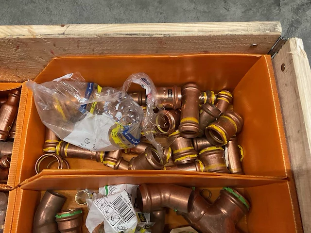 Partij koperen persfittingen - afbeelding 13 van  15