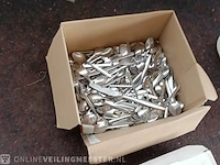 Partij kopjes met schotels, dienbladen etc. - afbeelding 9 van  9