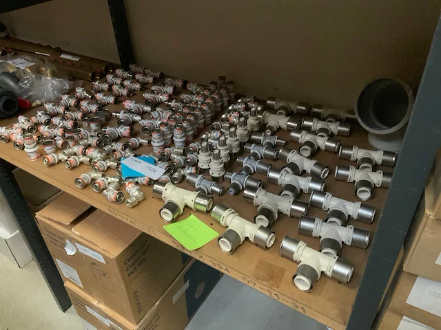 Partij koppelingen voornamelijk uponor - afbeelding 1 van  7