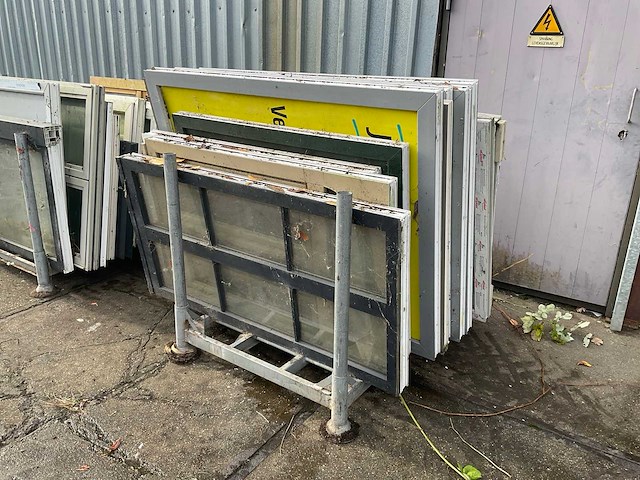 Partij kozijnen - afbeelding 1 van  6