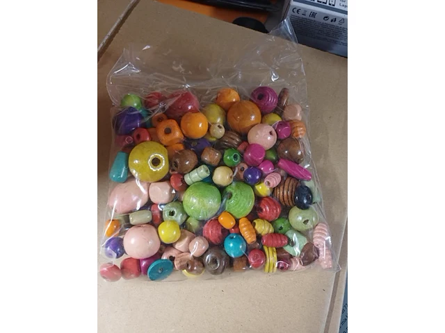 Partij kraaltjes voor oa armbenden en kettingen 20 zakjes a 100 stuks - afbeelding 1 van  7